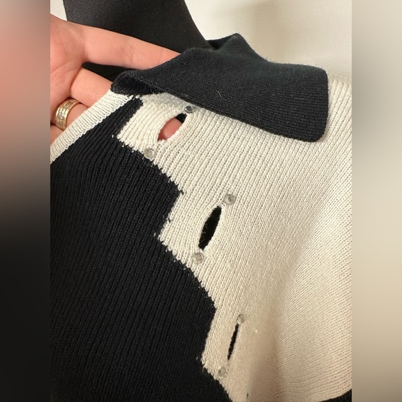 Oversized Women’s Collared Sweater - Picture 7 of 11